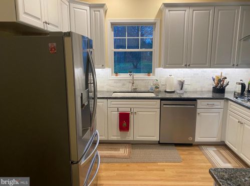 1002 Monroe St, Herndon VA 20170-3211 exterior