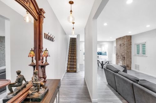 1850 Middle St, Pittsburgh PA 15227-3846 exterior