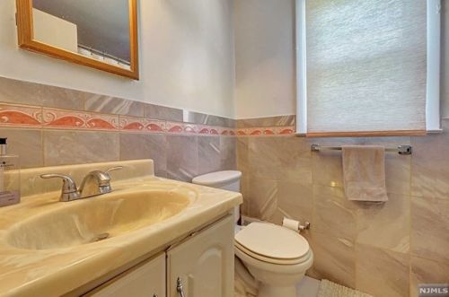 46 Delaware Ave, Dumont NJ  07628-2408 exterior