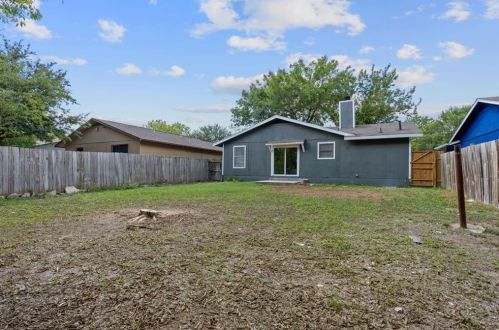 6913 Colony Loop Dr, Austin TX 78724-3751 exterior