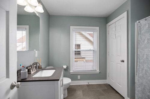 1221 Dunham St, Grand Rapids MI 49506-2629 exterior