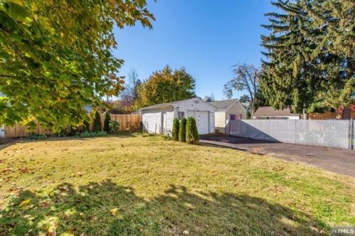 128 Grand St, N Milford NJ 07646-2626 exterior