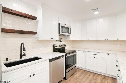 42 Smt Dr, Wantage NJ 07461-1239 exterior