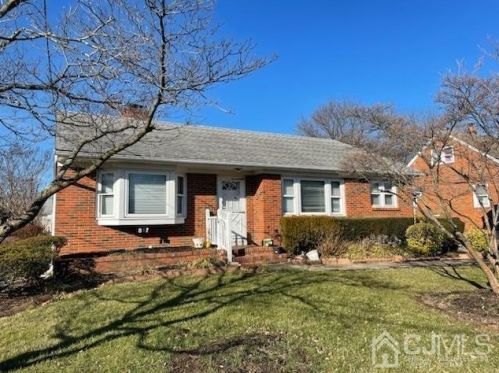 817 Evergreen Ct, New Brunswick, NJ 08902-2336