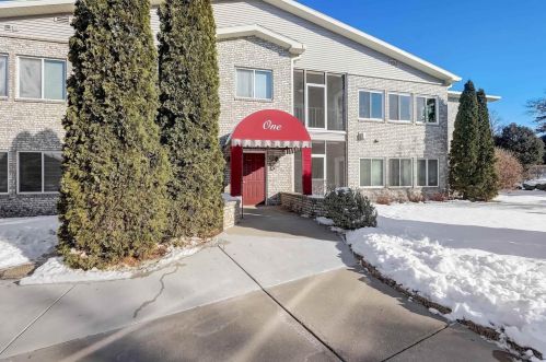 1 Cherokee Cir, Madison WI 53704-8486 exterior