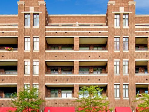 4420 Clark St, Chicago IL 60640-7584 exterior