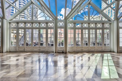 111 Chestnut St, Chicago IL  60610-2016 exterior