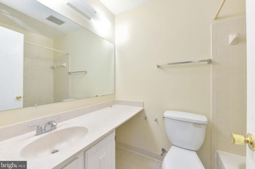 10350 Castlehedge Ter, Silver Spring MD 20902-5808 exterior