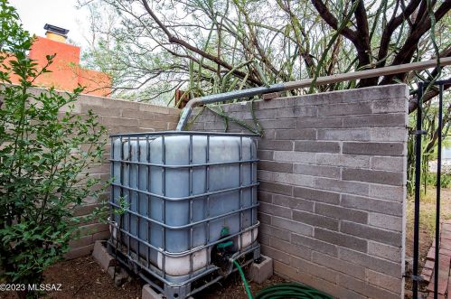 2805 Lester St, Tucson AZ 85705-8928 exterior