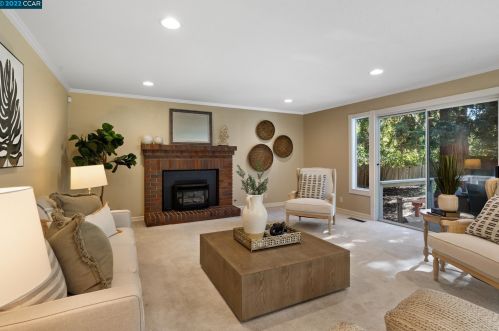 1194 Court Ln, Concord CA 94518-1744 exterior