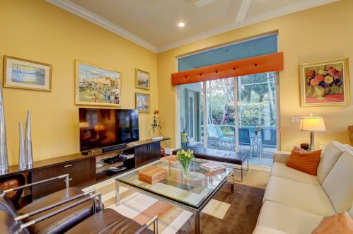 10054 Armani Dr, Boynton Beach FL 33437-3743 exterior