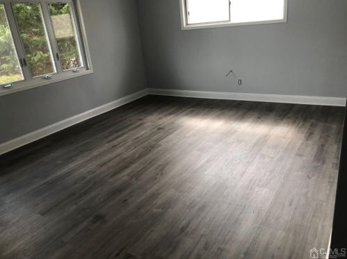 11 Comstock Rd, Edison NJ  08817-3819 exterior