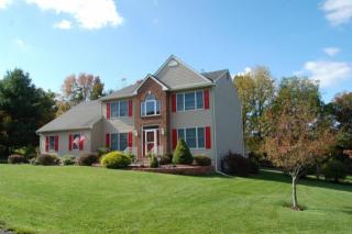 308 Country Heritage Dr, Stroudsburg, PA 18360-9093