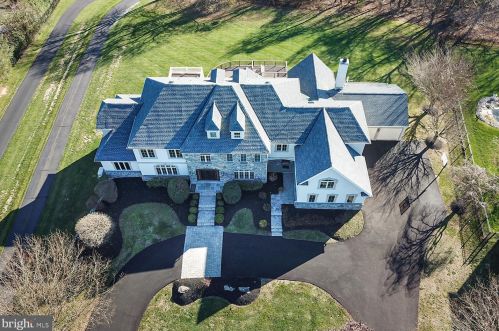 2221 Jefferson Ln, Huntingdon Valley PA 19006-6038 exterior