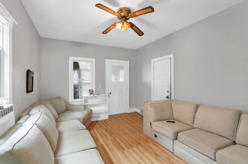 1112 61st St, Milwaukee, WI 53214-3205