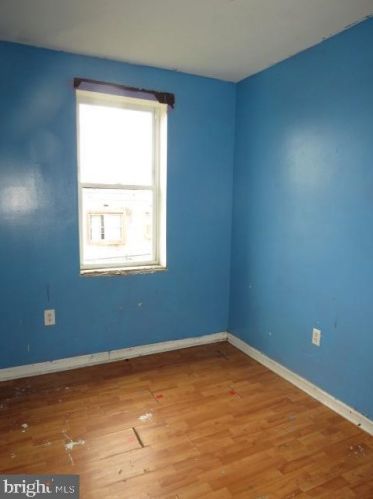 7108 Guyer Ave, Philadelphia PA 19153-2405 exterior