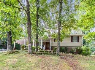 1049 Hagwood Rd, Birmingham, AL 35235-1445