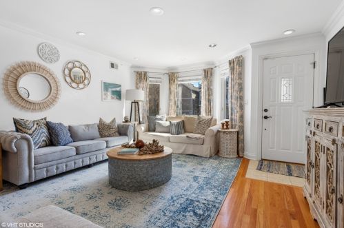 1518 Oakdale Ave, Chicago, IL 60657-4011