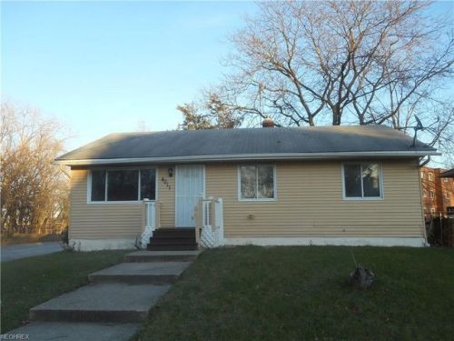 4011 Crest Dr, Cleveland, OH 44109-3016