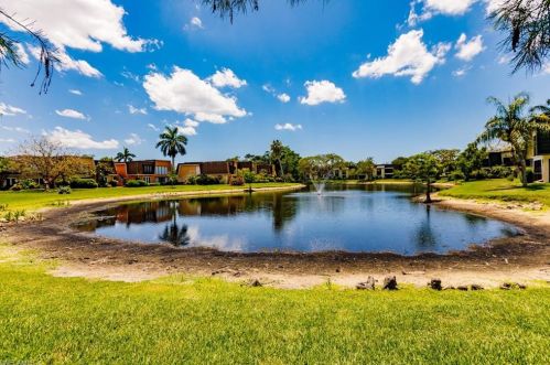 1796 Bald Eagle Dr, Naples FL 34105-2959 exterior