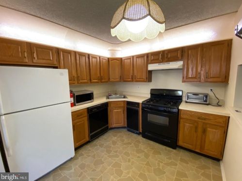 72 Joyner Ct, Trenton NJ  08648-2616 exterior