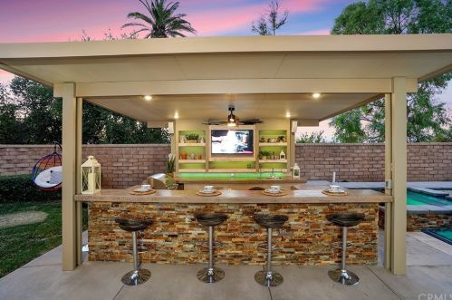 12612 Sierra Creek Dr, Riverside CA 92503-8453 exterior