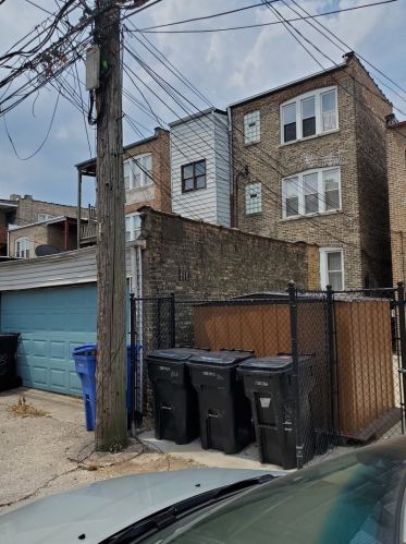 8015 Eberhart Ave, Chicago IL 60637-3300 exterior