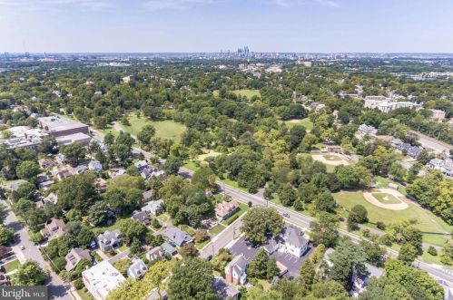 300 Collings Ave, Camden NJ 08107-1738 exterior