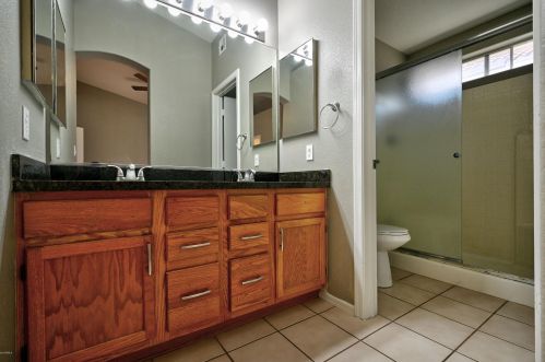 7043 28th Ave, Phoenix AZ  85051-8452 exterior