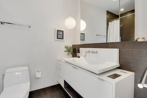 2220 Potomac Ave, Chicago IL 60651-1854 exterior