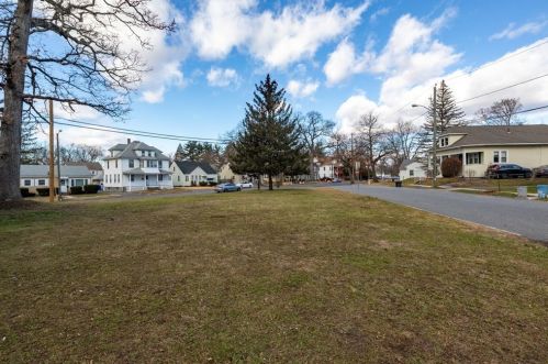 139 Berkshire Ave, Springfield MA  01109-1749 exterior