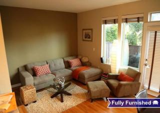 1825 27th Ave, Seattle WA  98199-4306 exterior