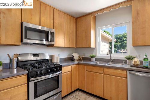 1332 Dwight Way, Berkeley CA 94710-2537 exterior