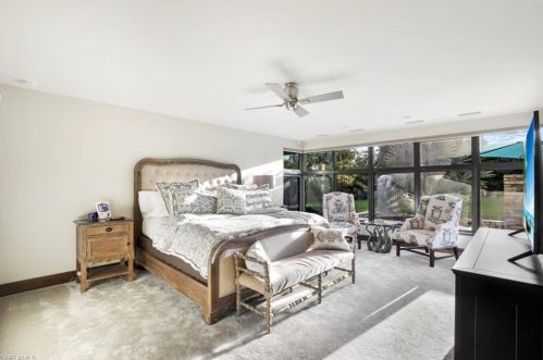 615 Carica Rd, Naples FL 34108-2642 exterior