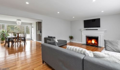 222 Pembrook Rd, Mountainside, NJ 07092-1721