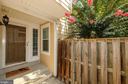 7558 Cross Gate Ln, Alexandria VA  22315-4619 exterior