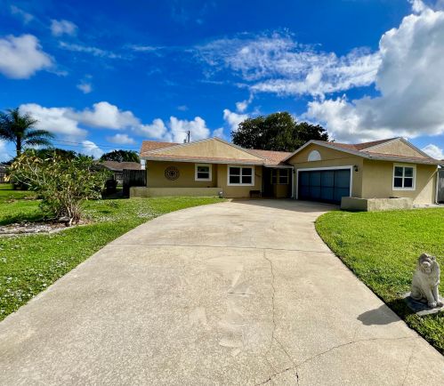 2497 Addison St, Fort Pierce, FL 34984-5273