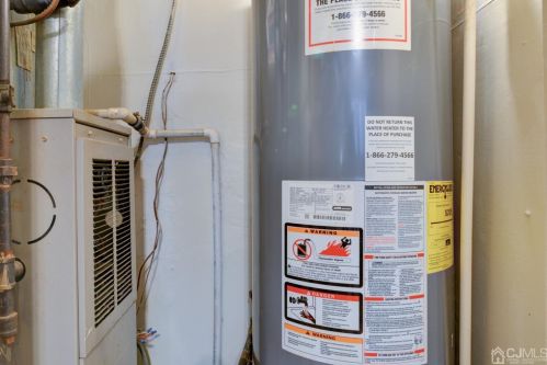 124 College Dr, Edison NJ 08817-5955 exterior