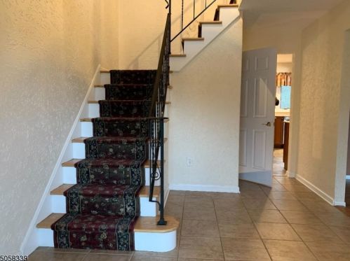 27 Valley Forge Dr, Whippany NJ  07981-2221 exterior