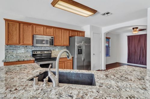 1605 Beautiful Ln, Phoenix AZ 85041-7622 exterior