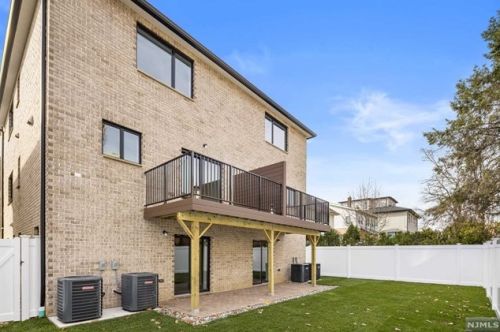 55 Knox Ave, Cliffside Park NJ 07010-3102 exterior