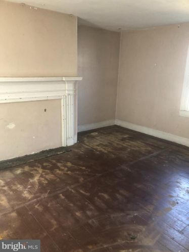 28 4th St, Chester PA 19013-4310 exterior