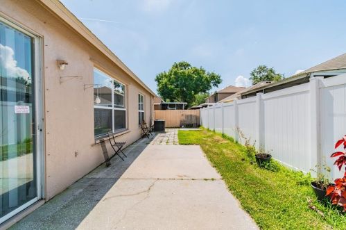 8814 Cypress Hammock Dr, Tampa FL  33614-8100 exterior