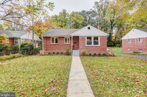 102 Mannakee St, Rockville MD 20850-1914 exterior