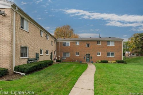 500 Elizabeth St, Rochester, MI 48307-2146
