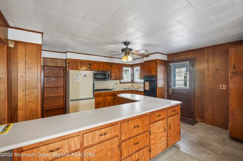 71 Ctr St, East Freehold NJ 07728-2430 exterior