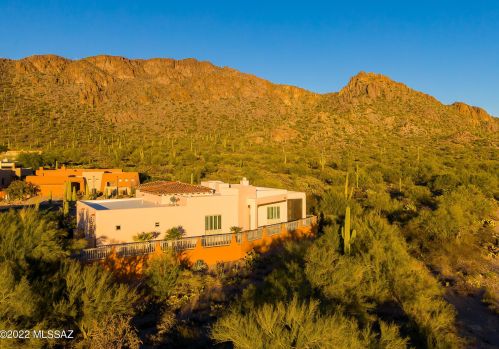 2240 Lone Star Pl, Tucson AZ  85713-6732 exterior