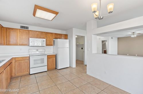 8238 Placita Del Parque, Tucson AZ  85747-5244 exterior