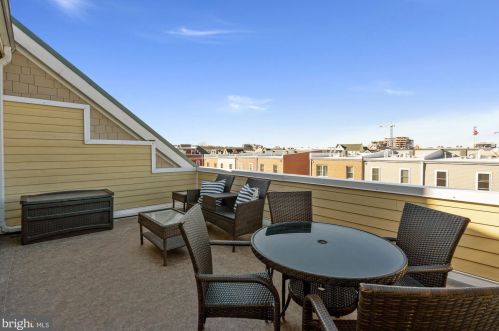 724 Diamond Ave, Alexandria VA 22301-1748 exterior