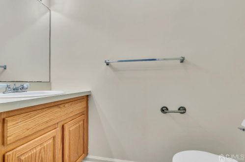 4 Rockoff Ct, Edison NJ  08837-3000 exterior